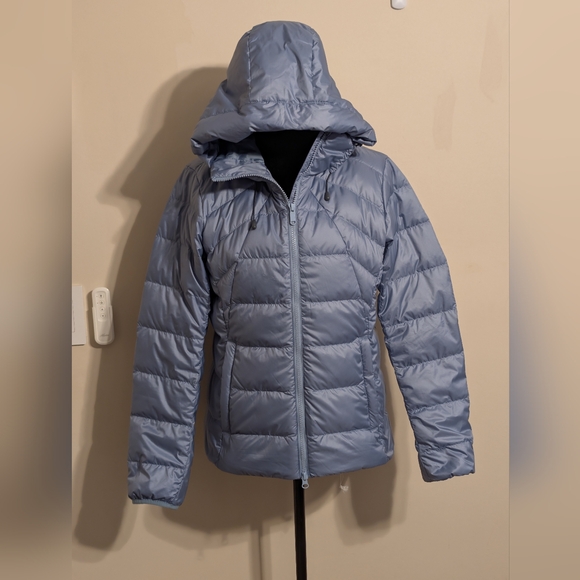 Quince Jackets & Blazers - NWOT Quince Blue Lightweight Packable Hooded Puffer Jacket Down Filled Medium